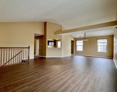 2905 Stonewater Drive - Photo Thumbnail 4