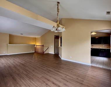 2905 Stonewater Drive - Photo Thumbnail 6