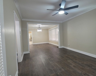 12019 S Perry Avenue - Photo Thumbnail 3