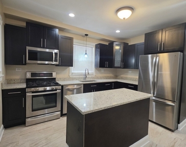 12019 S Perry Avenue - Photo Thumbnail 4