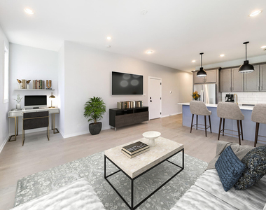 552 E 46th Place - Photo Thumbnail 1