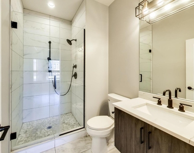 552 E 46th Place - Photo Thumbnail 7