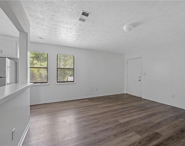 233 Tanglewood Drive - Photo Thumbnail 5