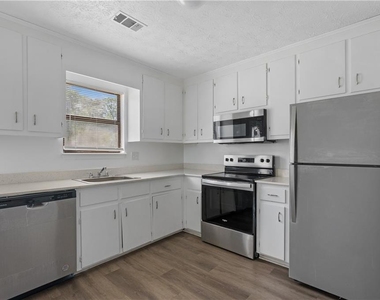233 Tanglewood Drive - Photo Thumbnail 7