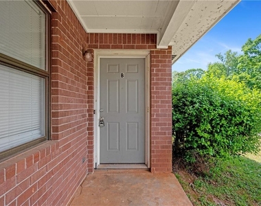 233 Tanglewood Drive - Photo Thumbnail 1