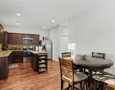 1241 England Terrace - Photo Thumbnail 5