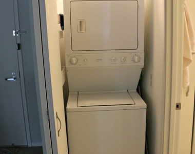 545 N Dearborn Street - Photo Thumbnail 7
