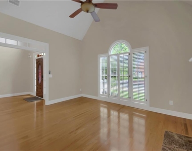 312 Declaire Way Ne - Photo Thumbnail 3