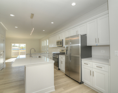 212 Walnut Street N - Photo Thumbnail 4