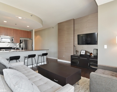 303 W Ohio Street - Photo Thumbnail 2