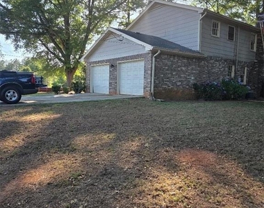 2206 Country Club Drive Se - Photo Thumbnail 1