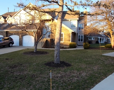 225 Willow Parkway - Photo Thumbnail 1