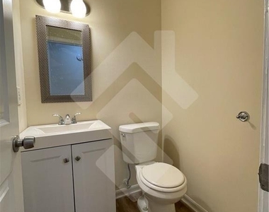 4267 Grogan Street Nw - Photo Thumbnail 7