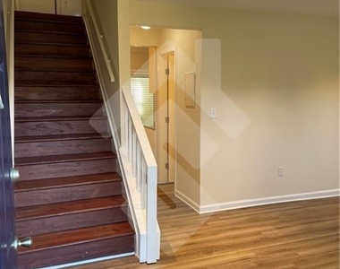 4267 Grogan Street Nw - Photo Thumbnail 2