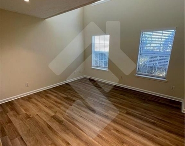 4267 Grogan Street Nw - Photo Thumbnail 5