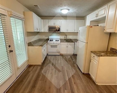 4267 Grogan Street Nw - Photo Thumbnail 8
