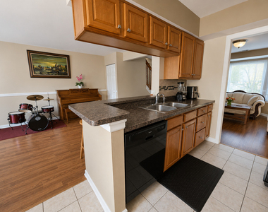 3416 Greenwich Lane - Photo Thumbnail 4