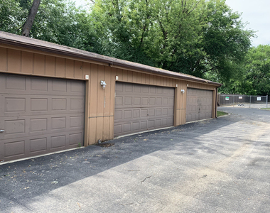 5s070 Pebblewood Lane - Photo Thumbnail 1