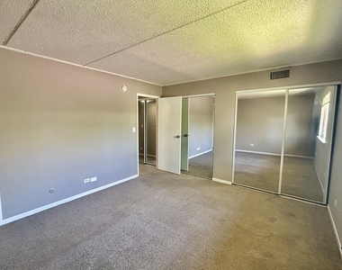5s070 Pebblewood Lane - Photo Thumbnail 8