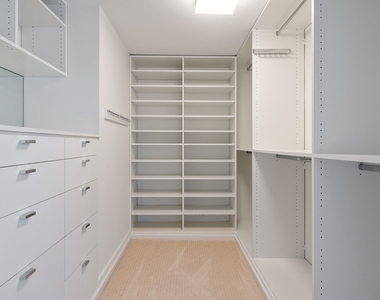 180 E Pearson Street - Photo Thumbnail 16