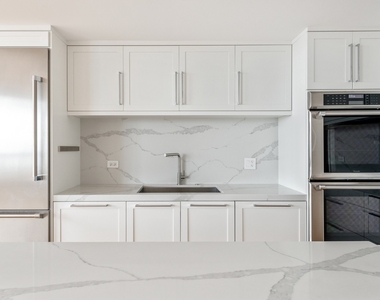 180 E Pearson Street - Photo Thumbnail 7