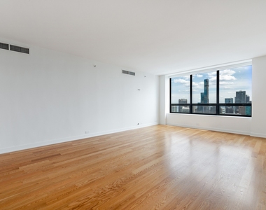 180 E Pearson Street - Photo Thumbnail 2
