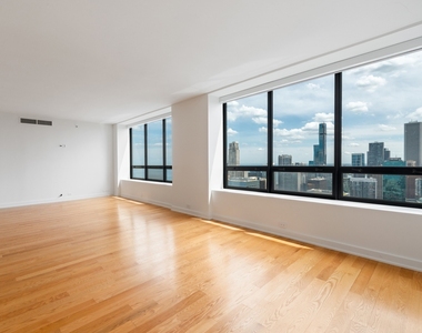 180 E Pearson Street - Photo Thumbnail 4