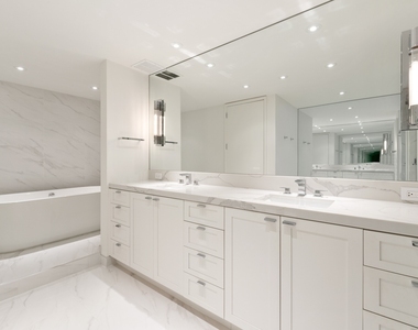 180 E Pearson Street - Photo Thumbnail 13