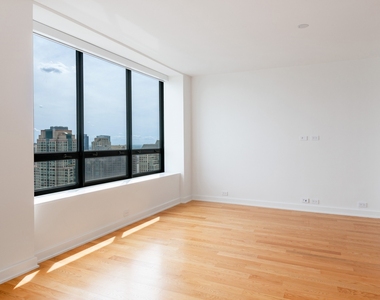180 E Pearson Street - Photo Thumbnail 11