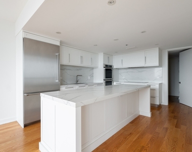 180 E Pearson Street - Photo Thumbnail 8