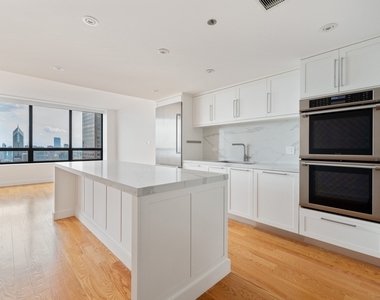 180 E Pearson Street - Photo Thumbnail 5