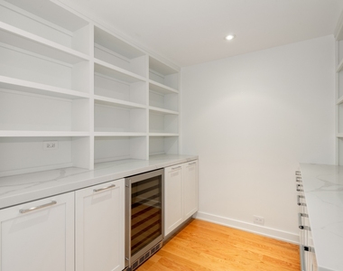 180 E Pearson Street - Photo Thumbnail 9