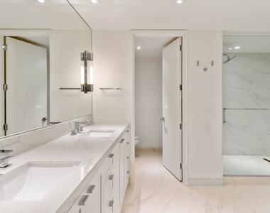 180 E Pearson Street - Photo Thumbnail 14