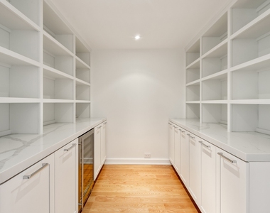 180 E Pearson Street - Photo Thumbnail 10