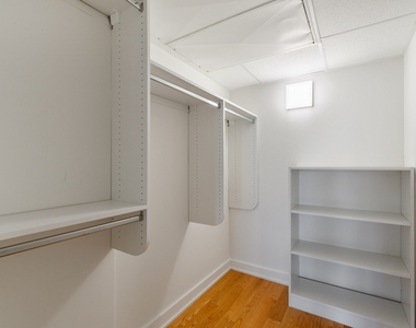 180 E Pearson Street - Photo Thumbnail 22