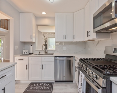 222 Wellington Circle - Photo Thumbnail 2