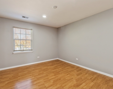 222 Wellington Circle - Photo Thumbnail 10