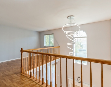 222 Wellington Circle - Photo Thumbnail 4