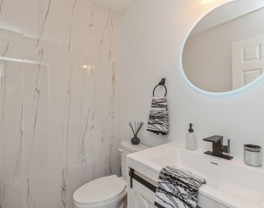 222 Wellington Circle - Photo Thumbnail 6