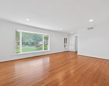 5643 Piping Rock Lane - Photo Thumbnail 7