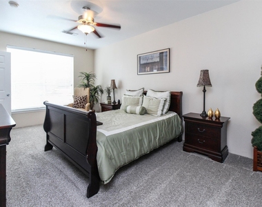 3560 Dixie Drive - Photo Thumbnail 2