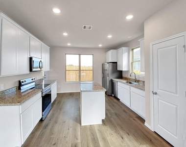 13071 Clearview Drive - Photo Thumbnail 5