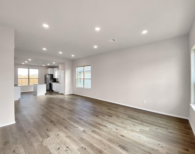 13071 Clearview Drive - Photo Thumbnail 4