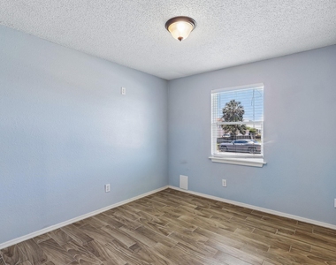 5709 Maco Street - Photo Thumbnail 15