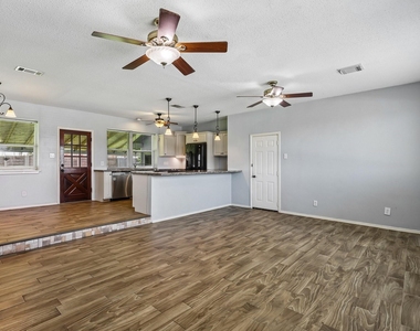 5709 Maco Street - Photo Thumbnail 5