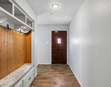 5709 Maco Street - Photo Thumbnail 3