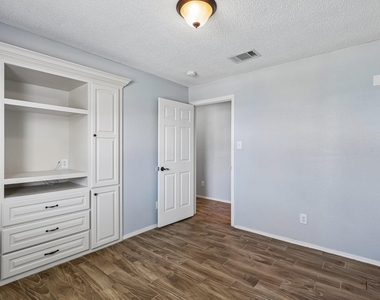 5709 Maco Street - Photo Thumbnail 16