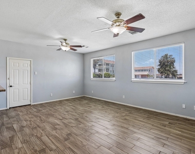 5709 Maco Street - Photo Thumbnail 13