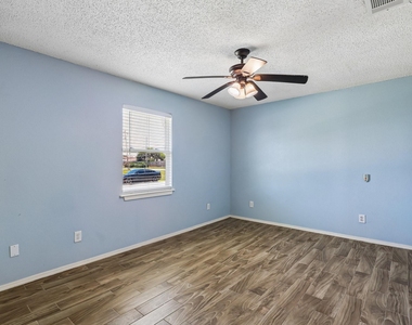 5709 Maco Street - Photo Thumbnail 17