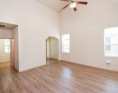 2106 Harmon Crest Court - Photo Thumbnail 7